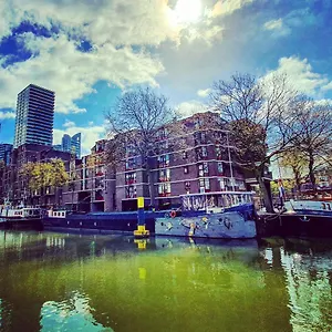 https://houseboat-holiday-apartments-rotterdam.amsterdamhotelsnl.com